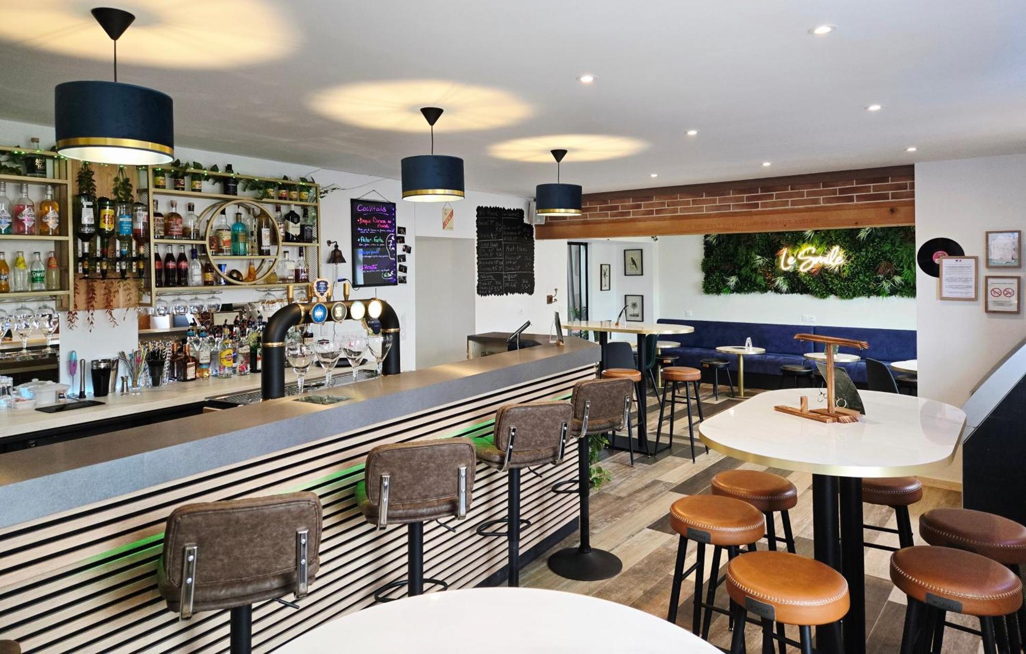 Hotel Le Smile Saint-Vincent-Sterlanges Kültér fotó